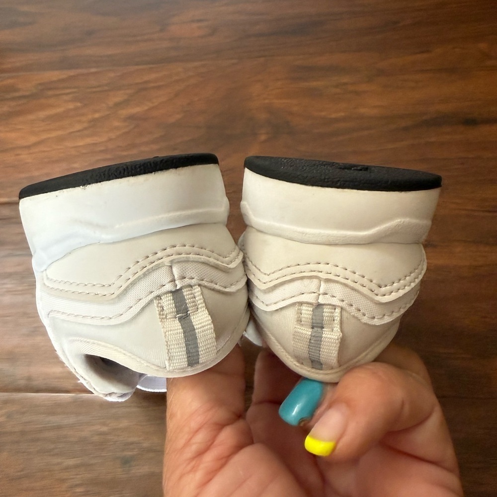 New Balance Kids 247 ' White and Black Sneakers-Size 7 - Picture 4 of 13